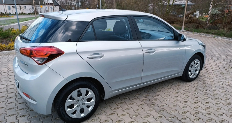 Hyundai i20 cena 37900 przebieg: 47000, rok produkcji 2017 z Dzierżoniów małe 379